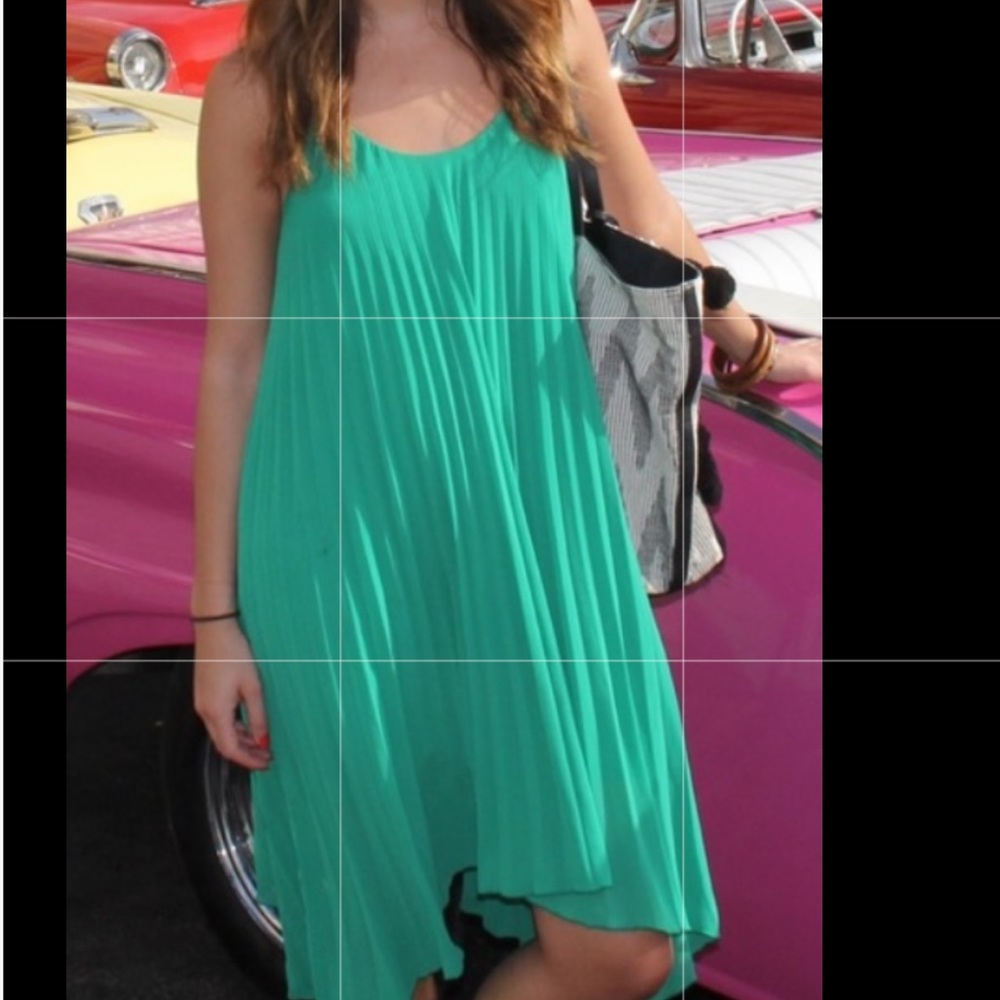 Green pleated dress - Picture 3 of 3